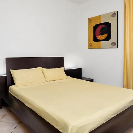 Giallo Lägenhet Olbia